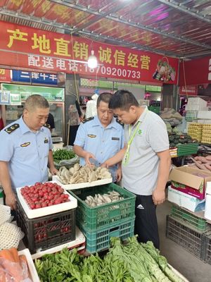 筑牢安全防線，守護(hù)舌尖健康——區(qū)市場監(jiān)管局全面開展市場銷售蘑菇風(fēng)險(xiǎn)排查專項(xiàng)行動(dòng)